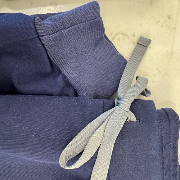 Figs set in Navy - Picture 2 of 3